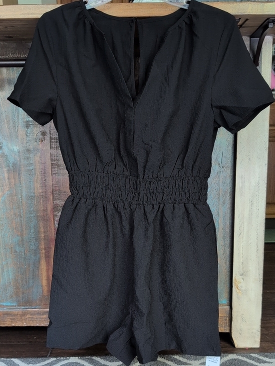 Cupshe Pants - NWT Cupshe Black Crepe Short Sleeve V-Neck Romper w/ Pockets - Women's Medium